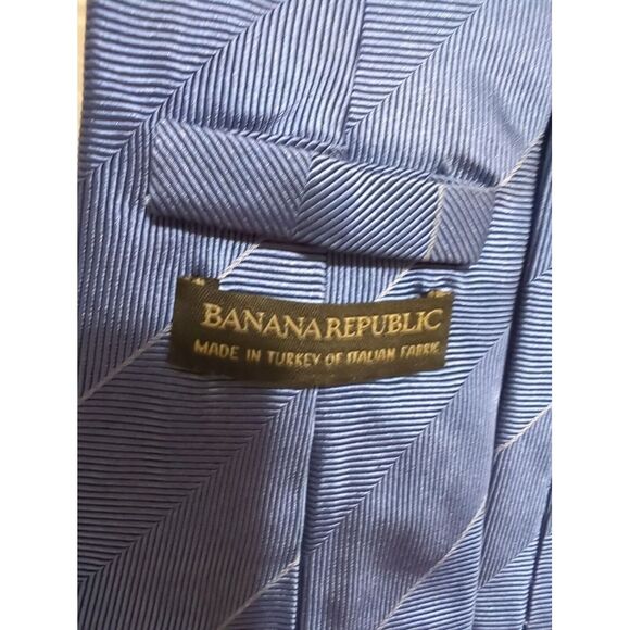 Banana Republic Mens Blue NeckTie 100% Silk Made in Italy Geometric Pattern - Picture 4 of 6